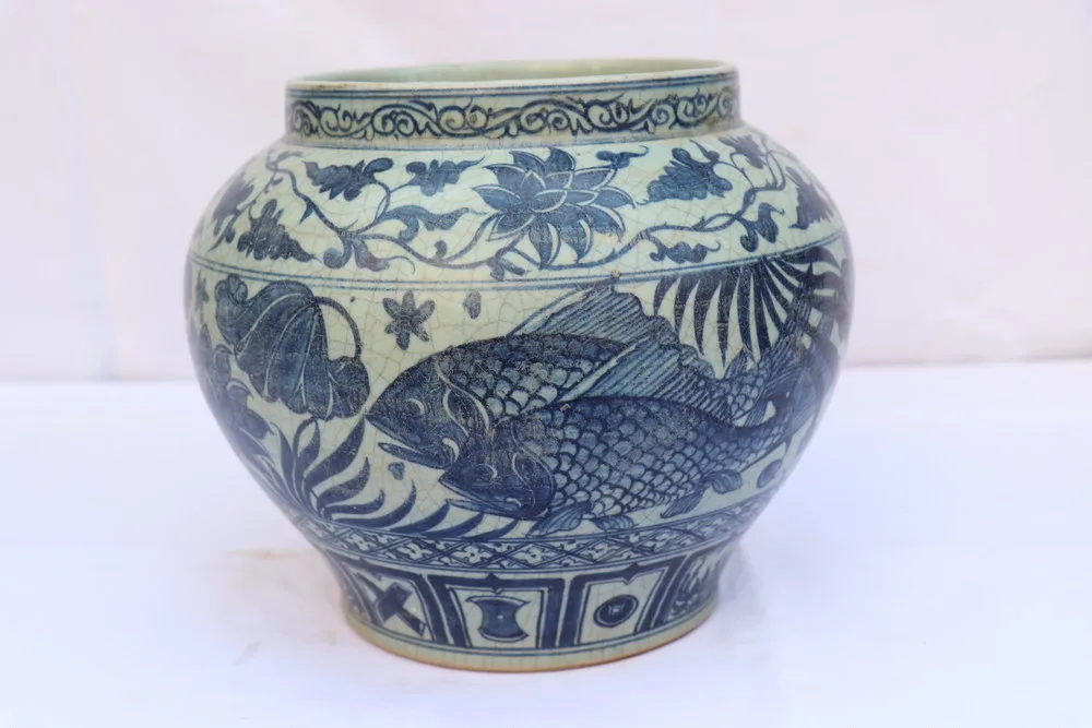 Antique Chinese Blue and White Porcelain Ming Dynasty Fish Pot, view 3