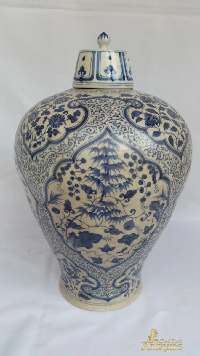 Antique Chinese Blue and White Porcelain Ming Vase With Cover