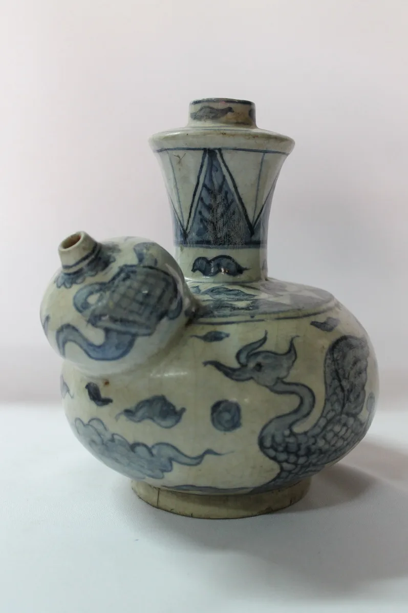 Antique Chinese Porcelain Kendi Early Qing dynasty, view 3