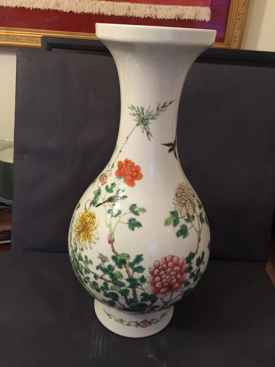 Beautiful and Rare Porcelain Vase of Brief Transitional Period
