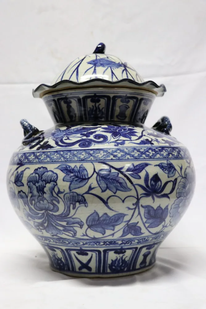Blue and White Antique Chinese Porcelain Vase Ming Dynasty Lizard Handles
