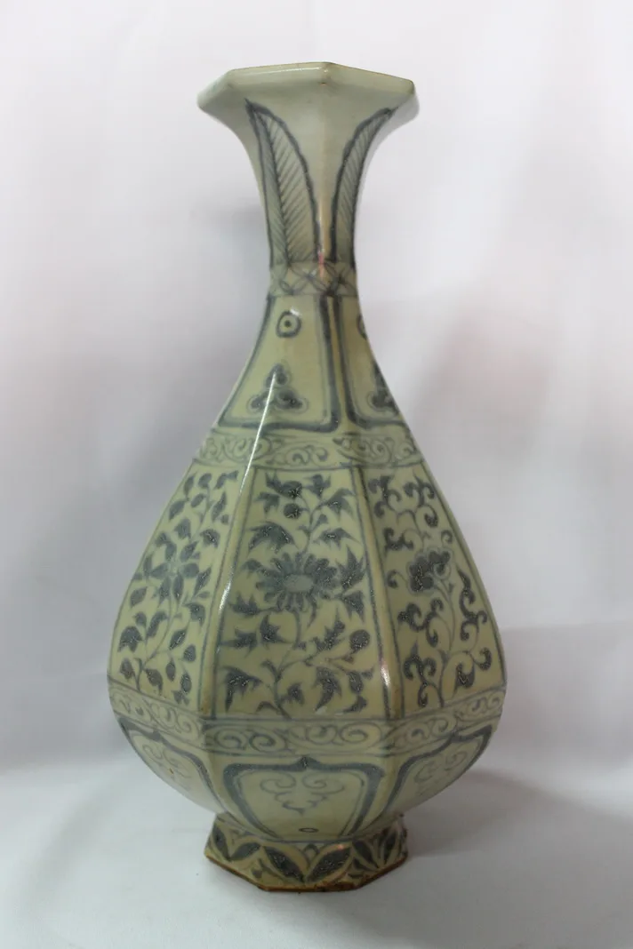 Early Ming Dynasty Porcelain Vase