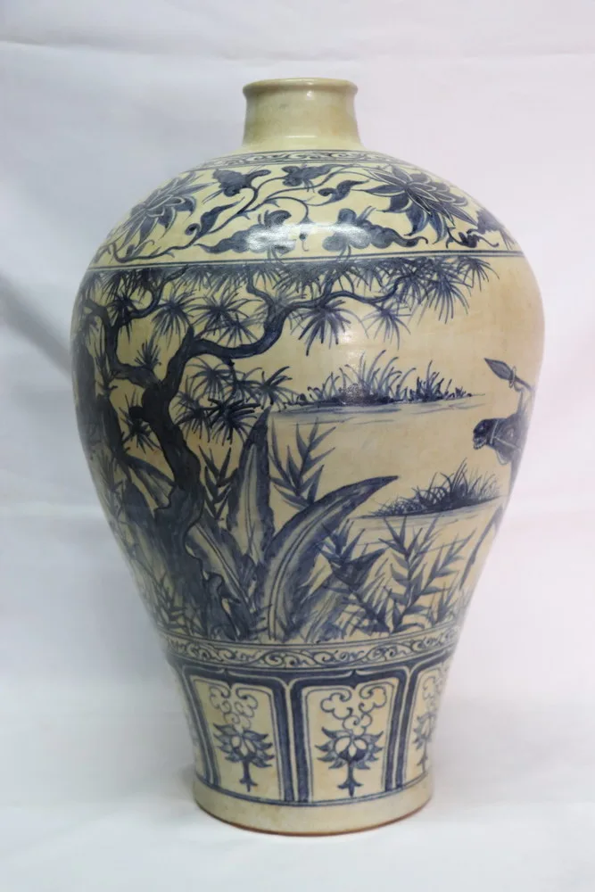 Late Yuan Dynasty Blue and White Porcelain Vase Warrior on Horse, view 2