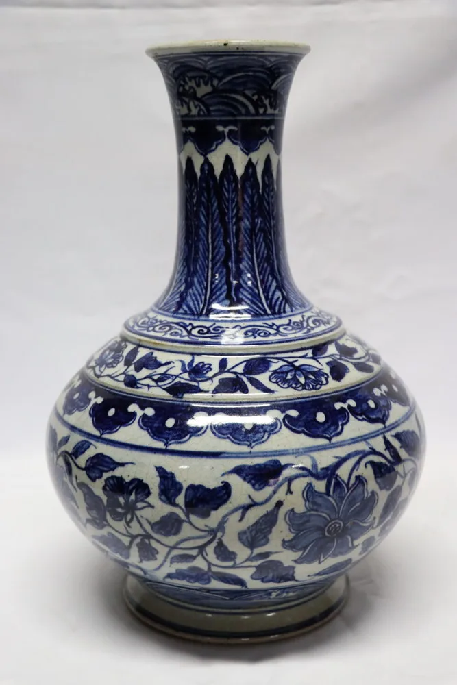 Ming dynasty Blue and White Porcelain Vase, view 2