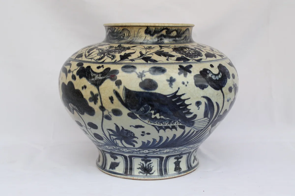 Ming Dynasty Vase Chinese Antiques Blue and White Porcelain, view 3